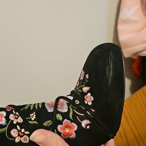 Sam Edelman Leather Floral Embroidered Winnie Boots - Picture 6 of 12